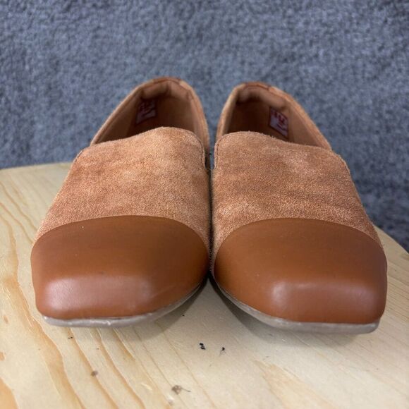 Clarks Tilmont Step Suede Loafers Womens 6.5 Cognac Flats Slip On Cap Toe Shoes - Picture 3 of 10